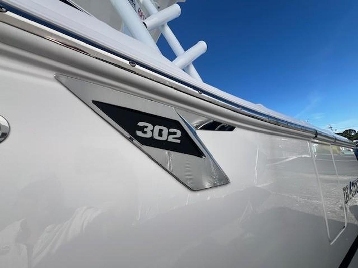 Used 2024 Blackfin 302 DC