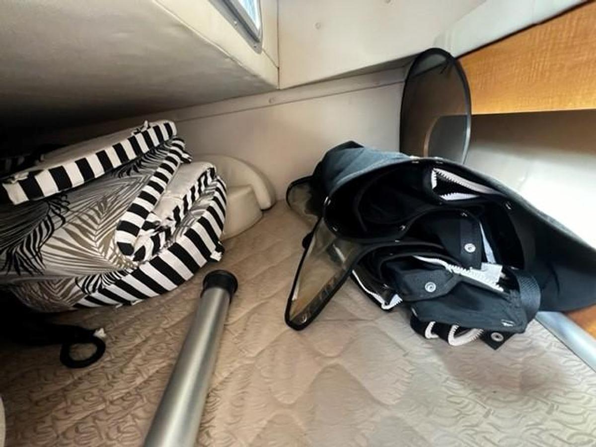 Used 2010 Larson 274 Cabrio