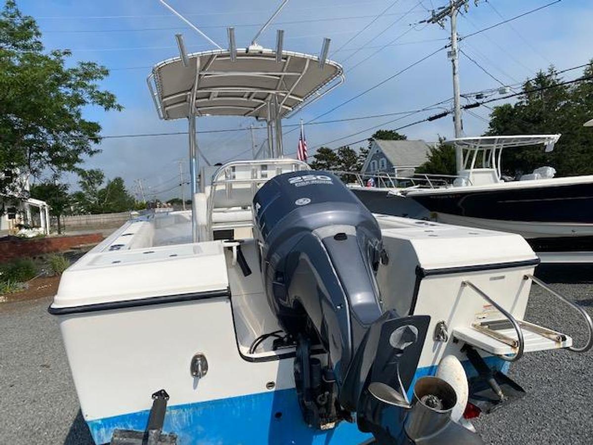 Used 2013 Edgewater 228 CC