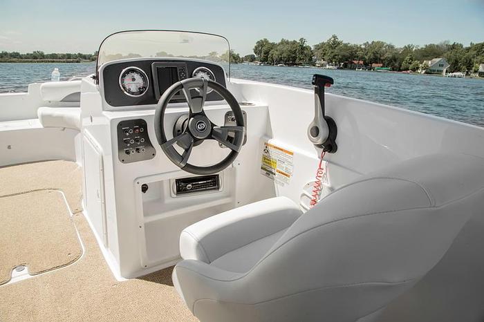 Used 2014 Hurricane SunDeck Sport 188 OB