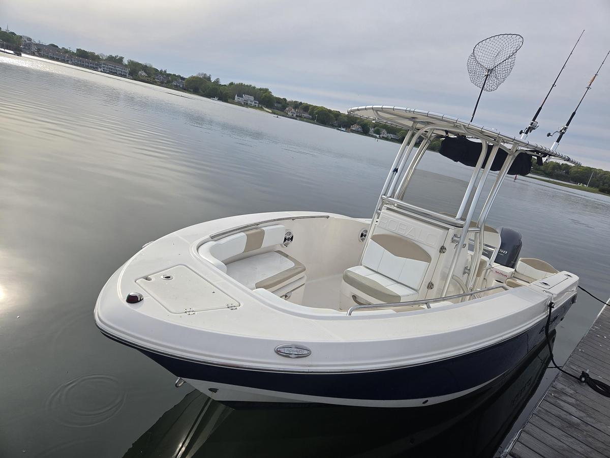 Used 2018 Robalo R200