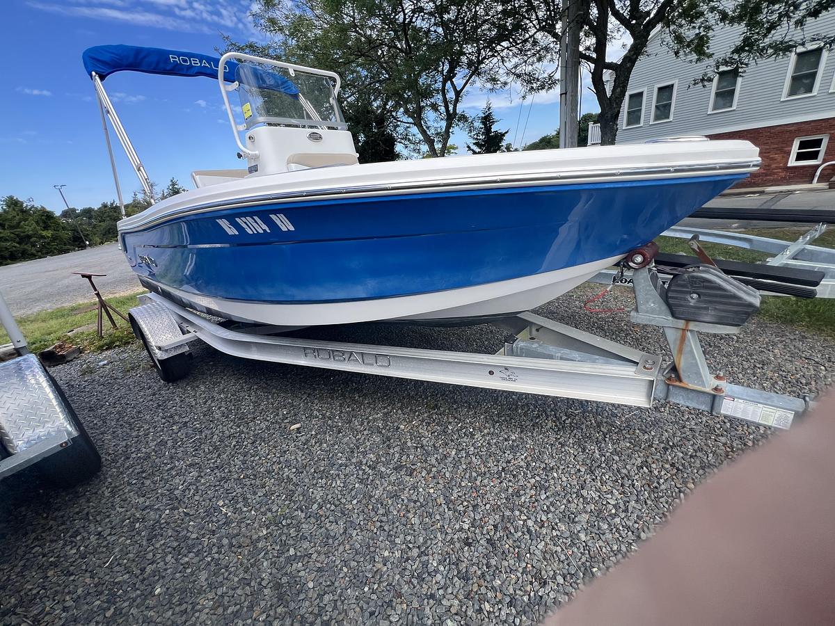 Used 2018 Robalo R160 CC