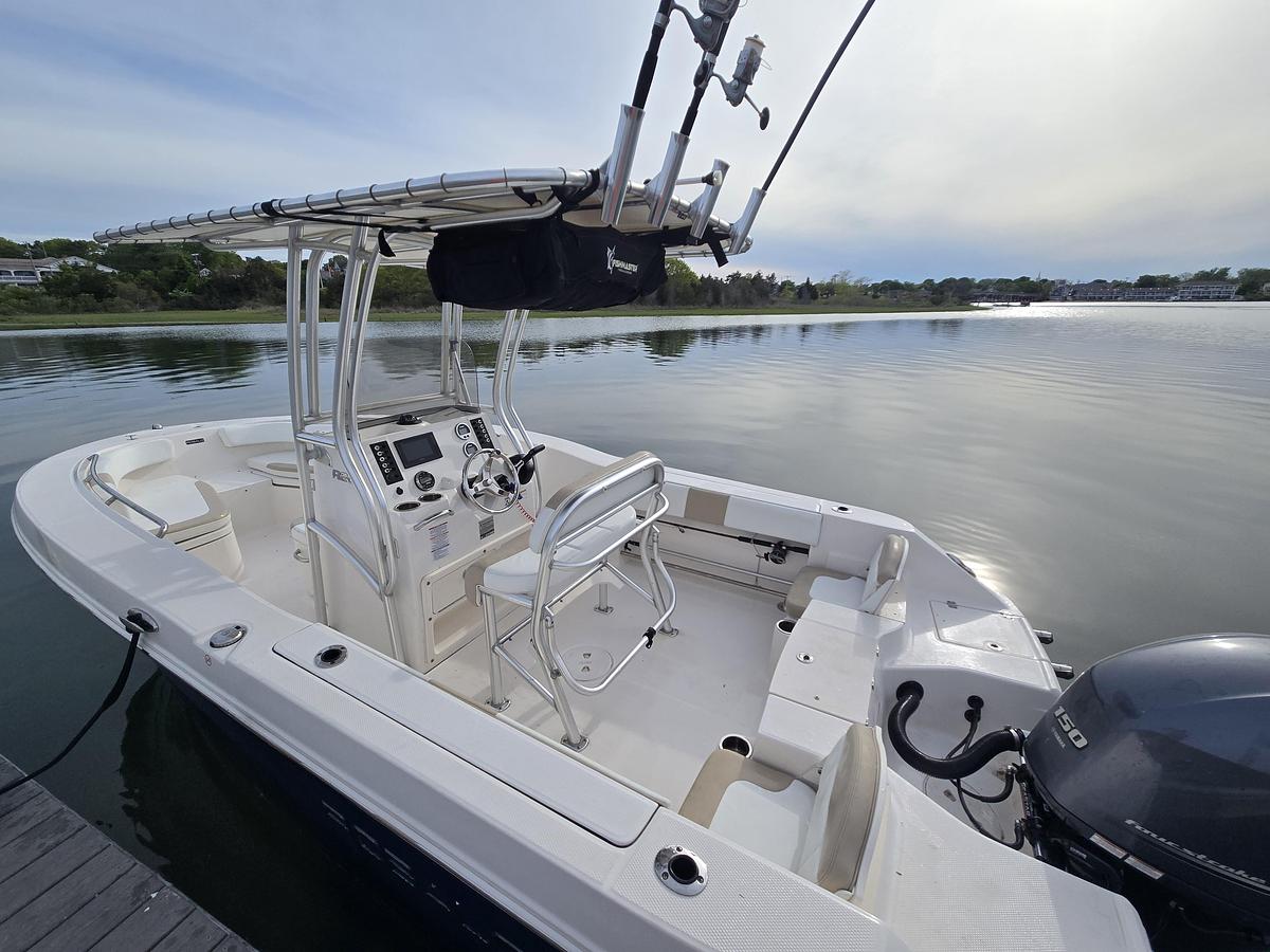 Used 2018 Robalo R200