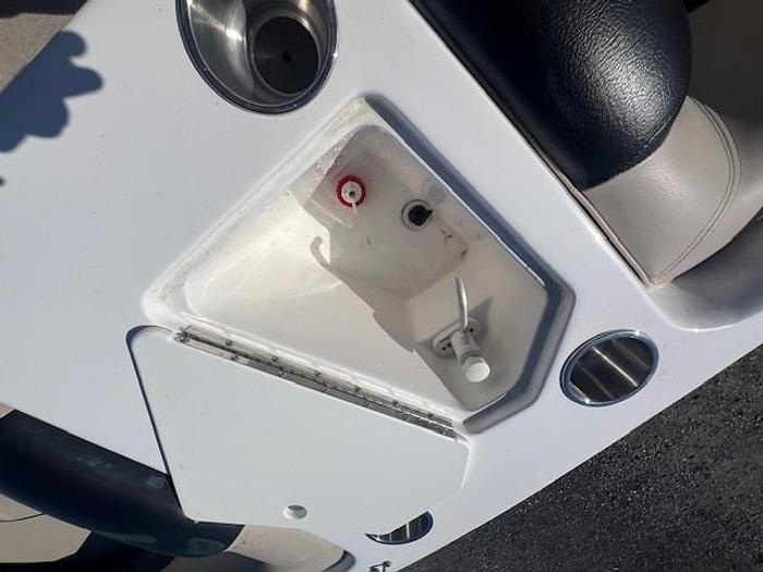 Used 2014 Hurricane SunDeck Sport 188 OB