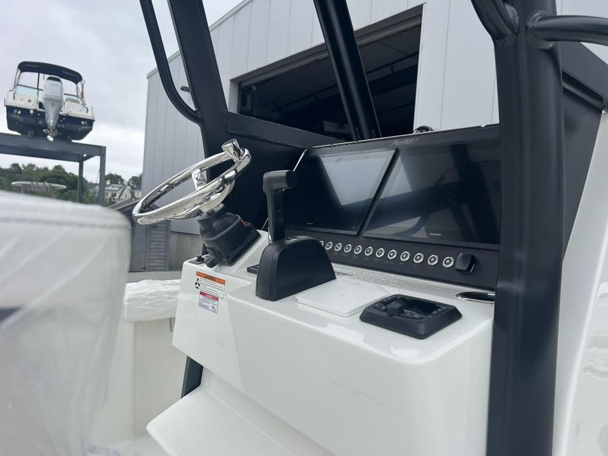 Used 2027 Parker 254 FATHOM