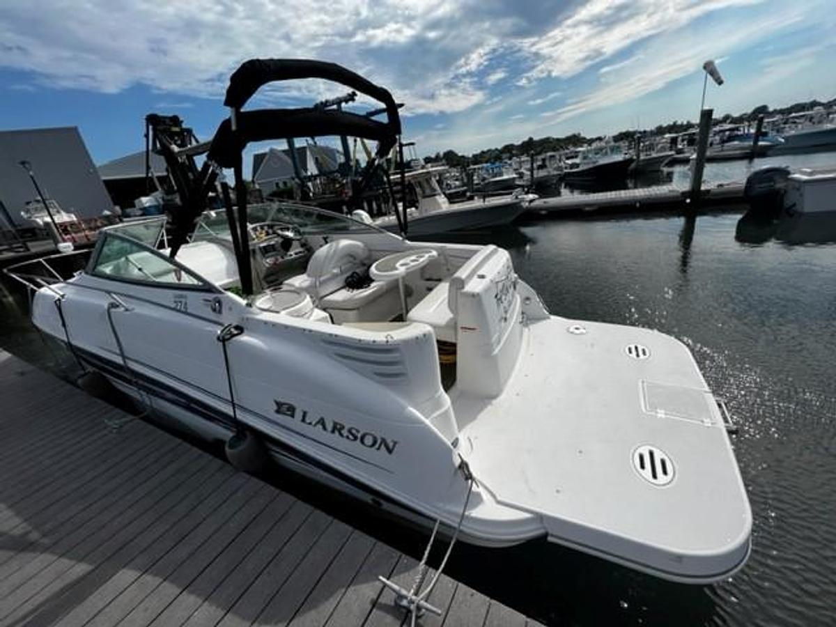 Used 2010 Larson 274 Cabrio