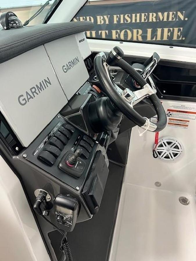 Used 2024 Blackfin 302 DC