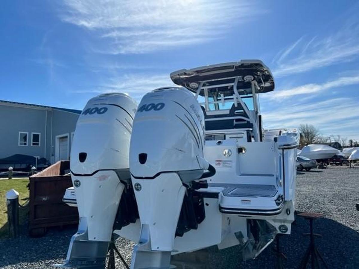 Used 2022 Blackfin 332 CC