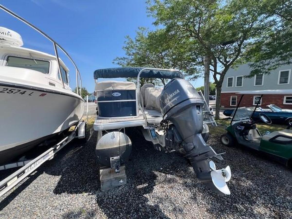 Used 2016 Godfrey Sweetwater premiere 24.2