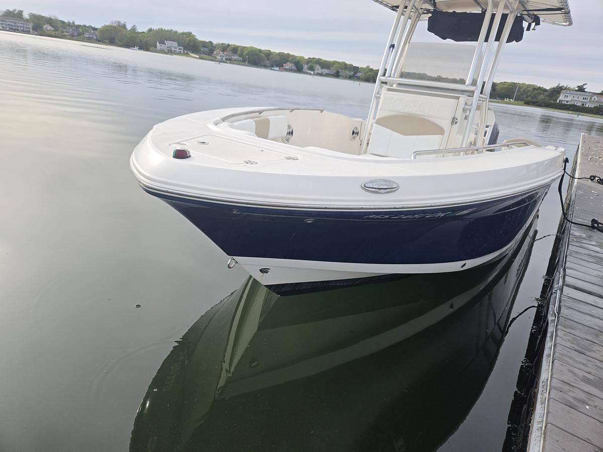 Used 2018 Robalo R200
