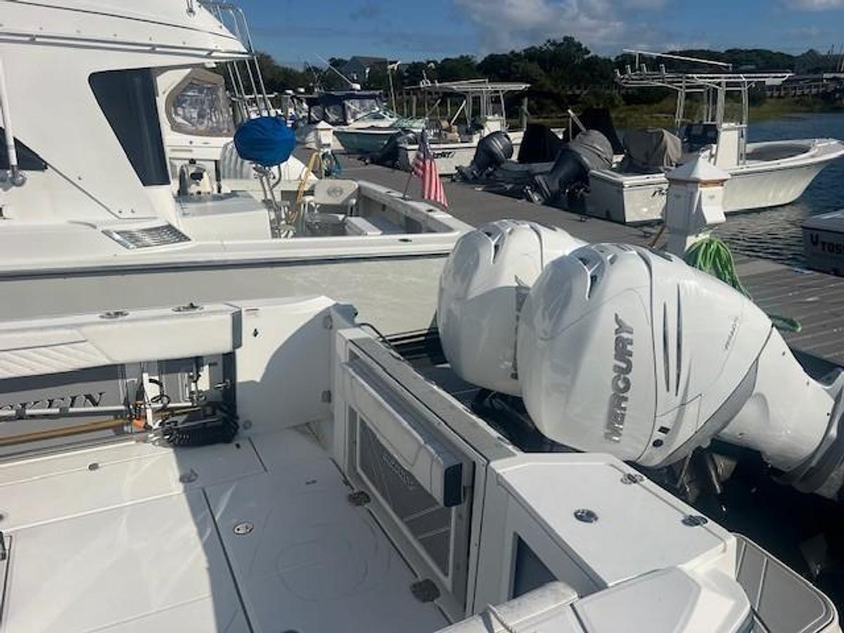 Used 2022 Blackfin 332 CC