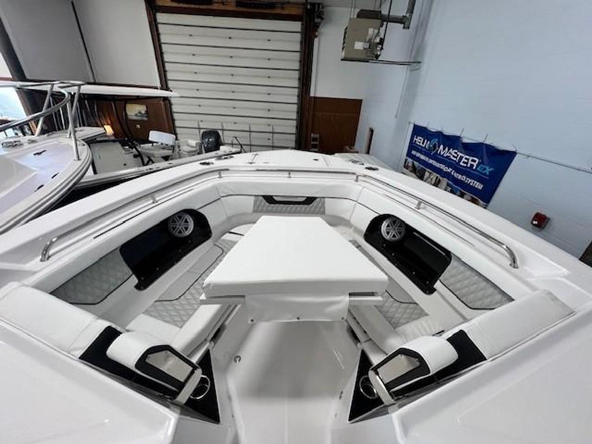 Used 2024 Blackfin 302 DC