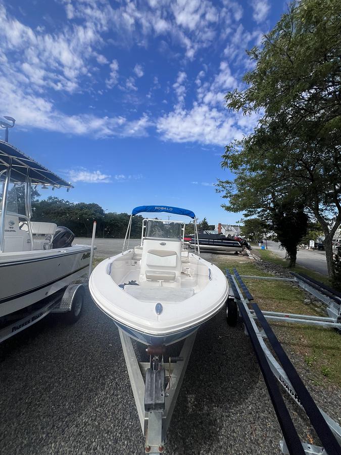 Used 2018 Robalo R160 CC