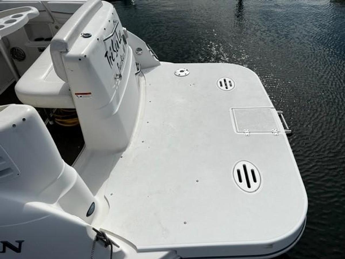 Used 2010 Larson 274 Cabrio