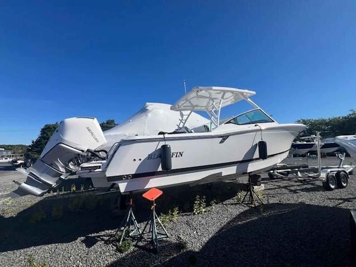 Used 2024 Blackfin 302 DC