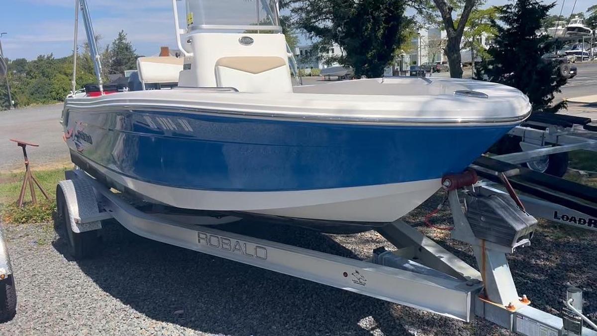 Used 2018 Robalo R160 CC