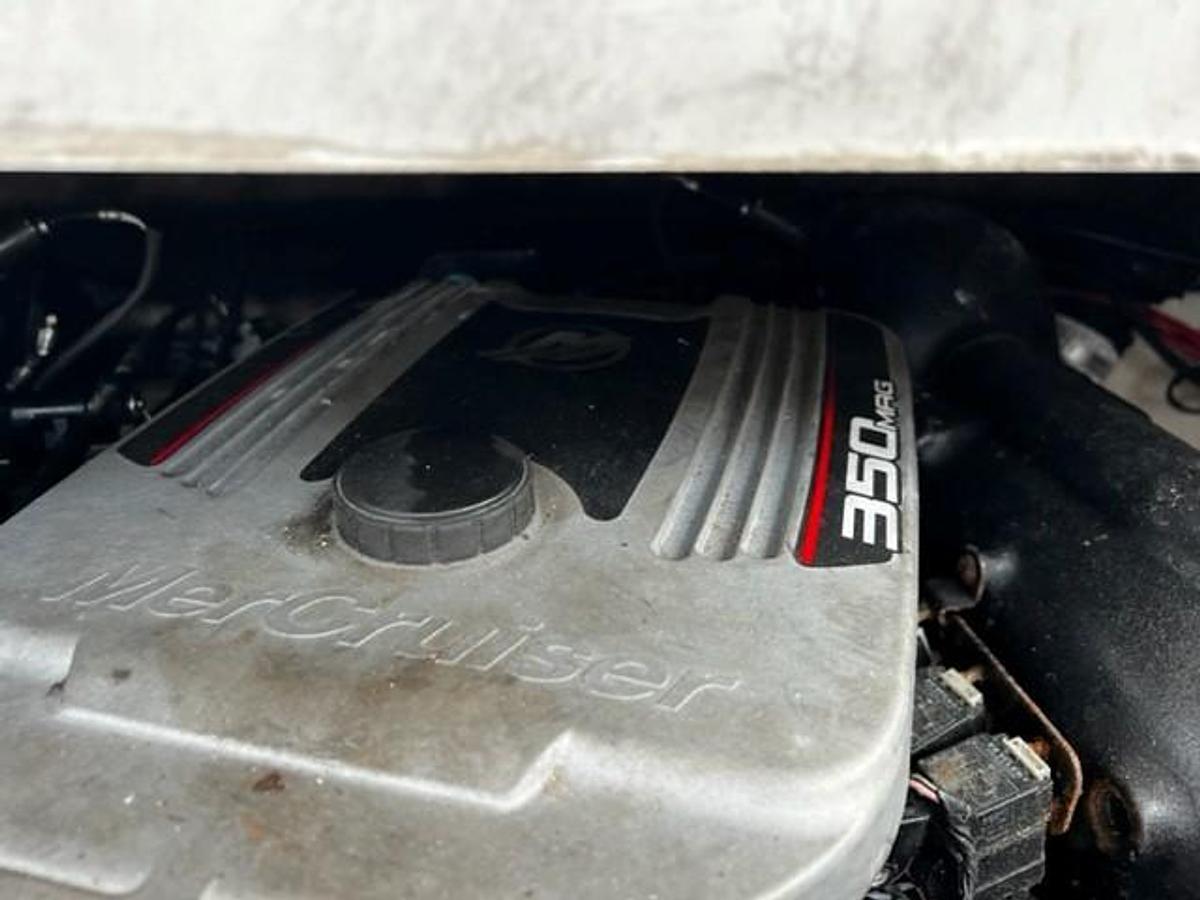 Used 2010 Larson 274 Cabrio