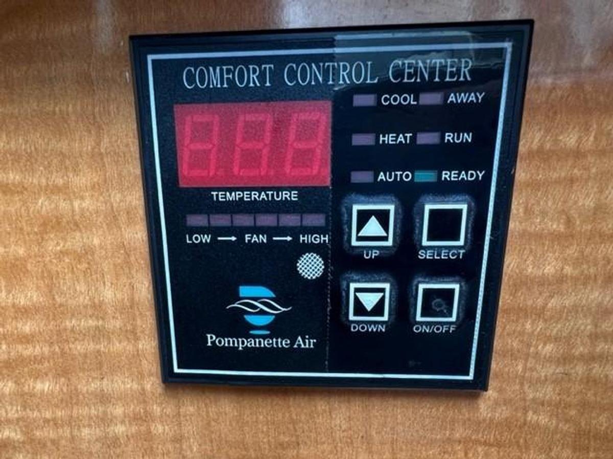 Used 2010 Larson 274 Cabrio