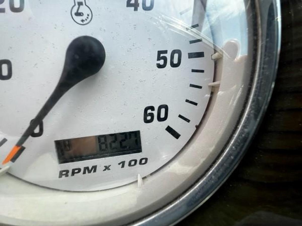 Used 2010 Larson 274 Cabrio