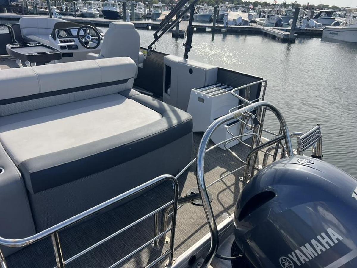 Used 2020 Godfrey Sweetwater 22