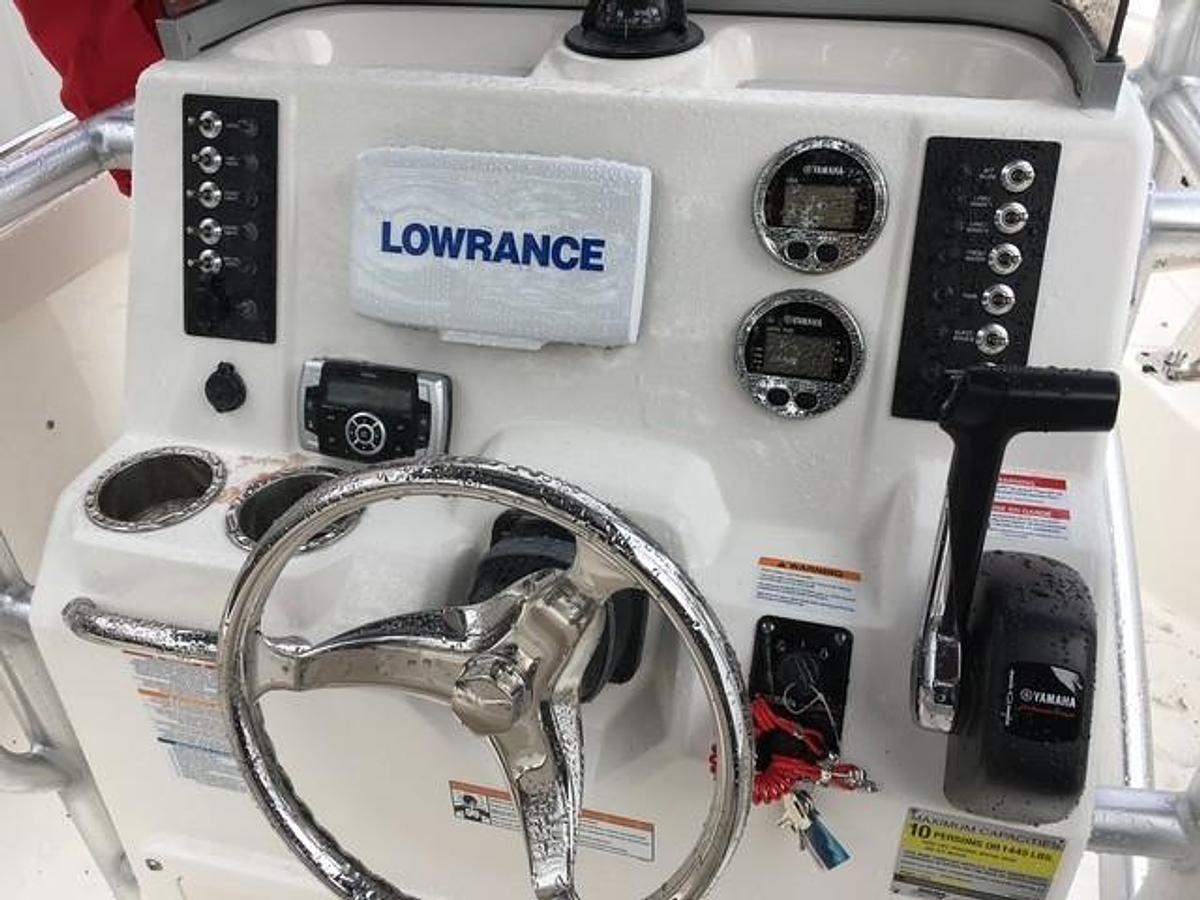 Used 2017 Robalo 222