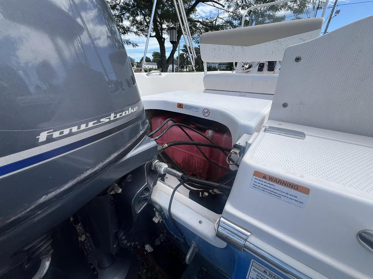 Used 2018 Robalo R160 CC