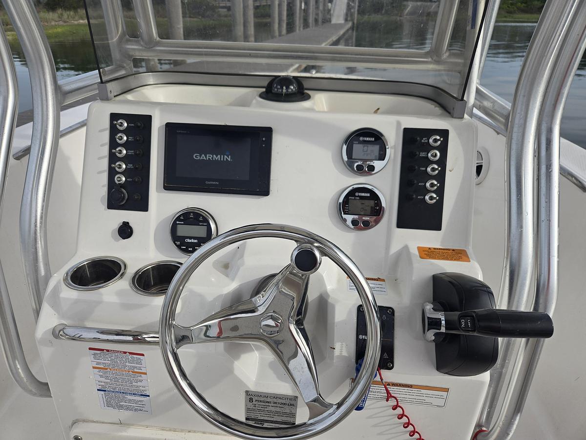 Used 2018 Robalo R200