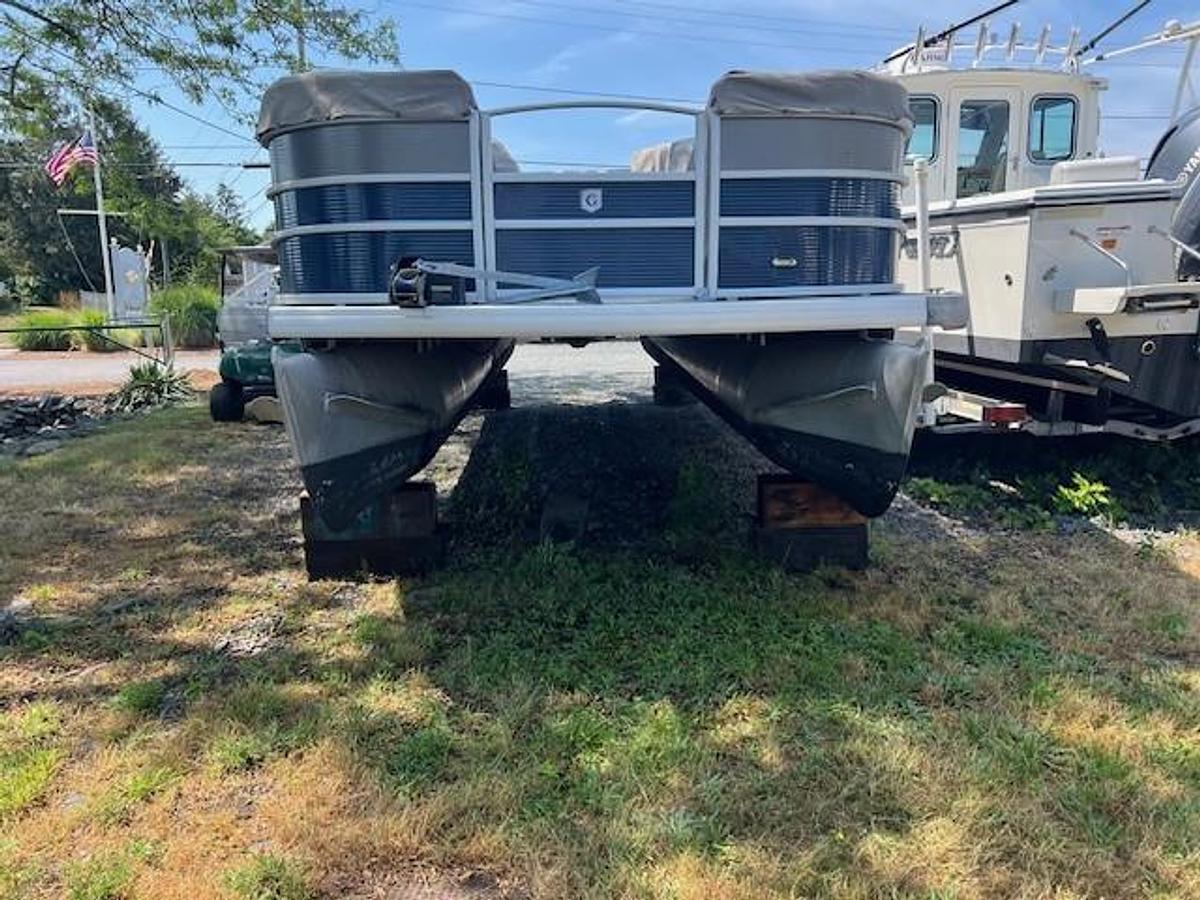 Used 2016 Godfrey Sweetwater premiere 24.2