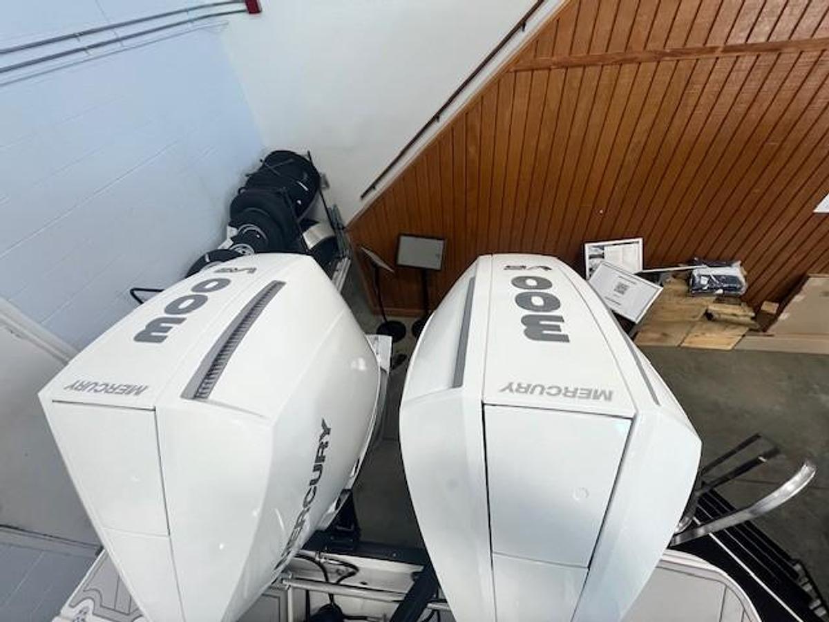 Used 2024 Blackfin 302 DC