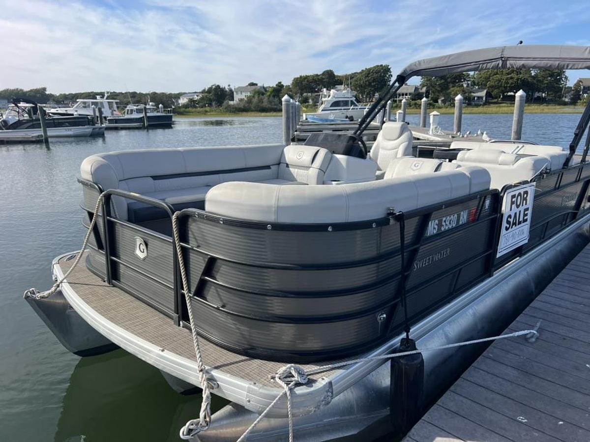Used 2020 Godfrey Sweetwater 22