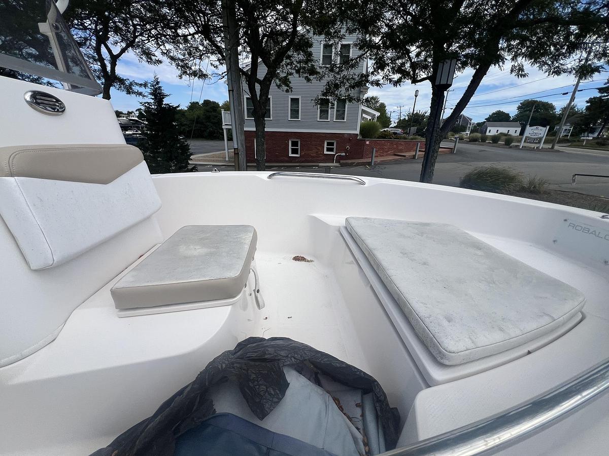 Used 2018 Robalo R160 CC