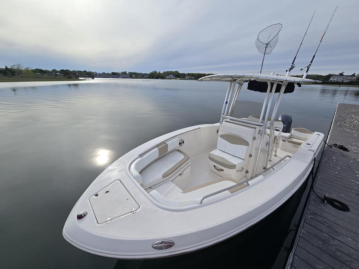 Used 2018 Robalo R200