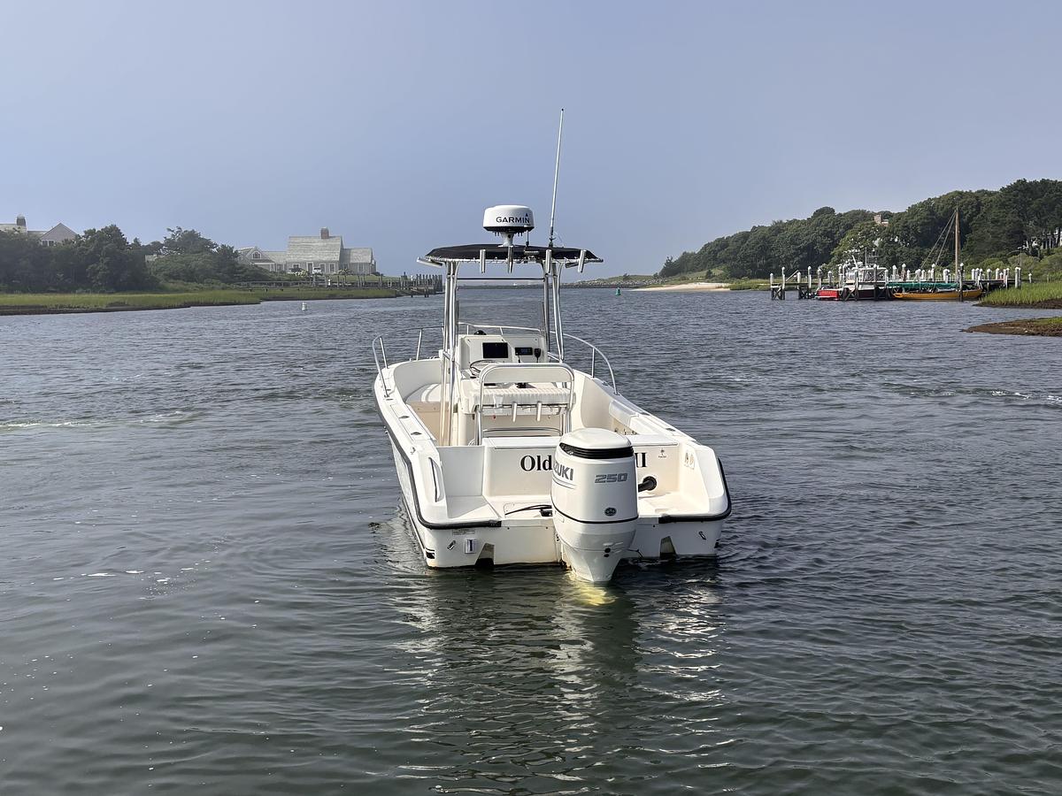 Used 1997 Pursuit 2470