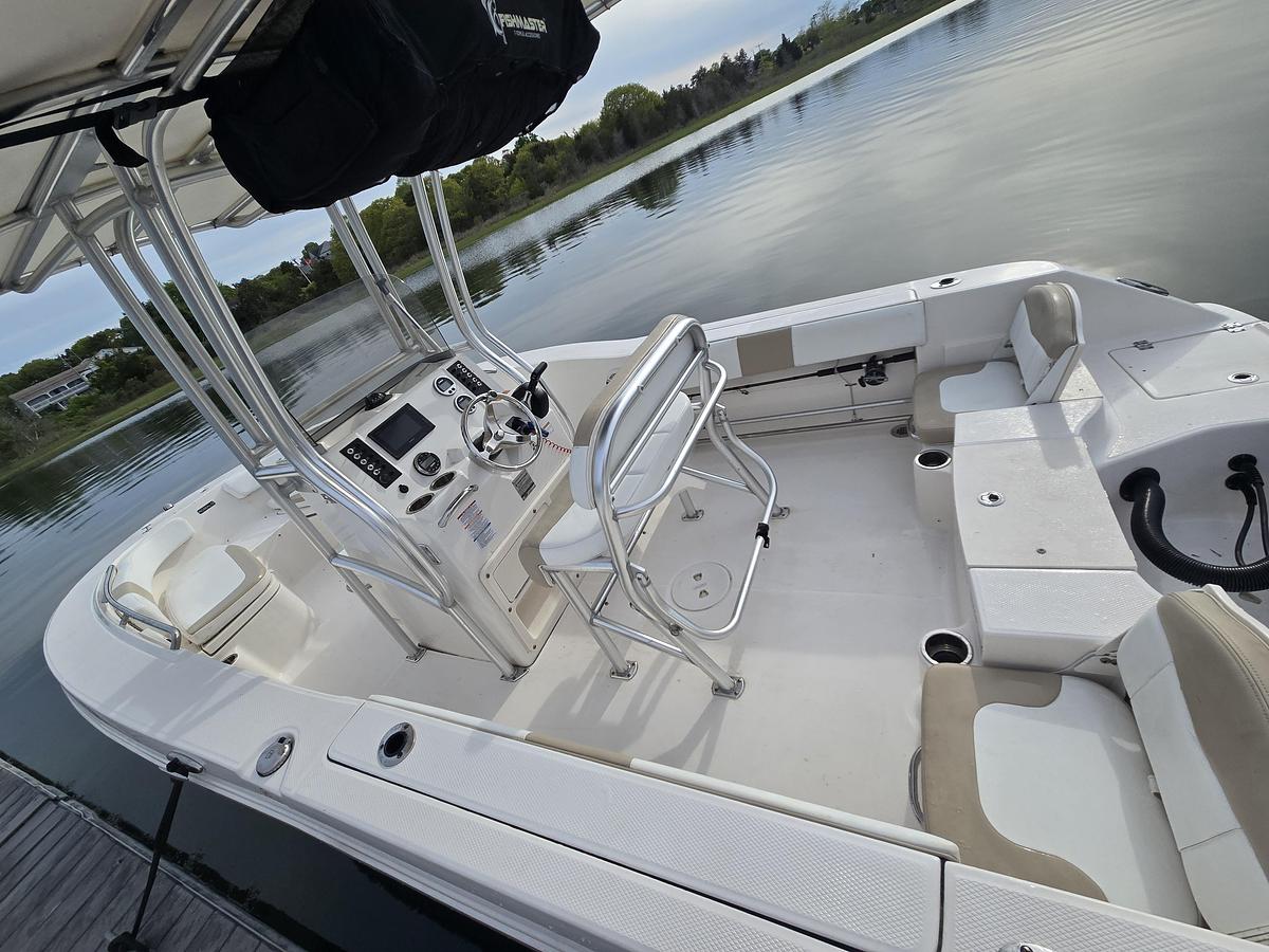 Used 2018 Robalo R200
