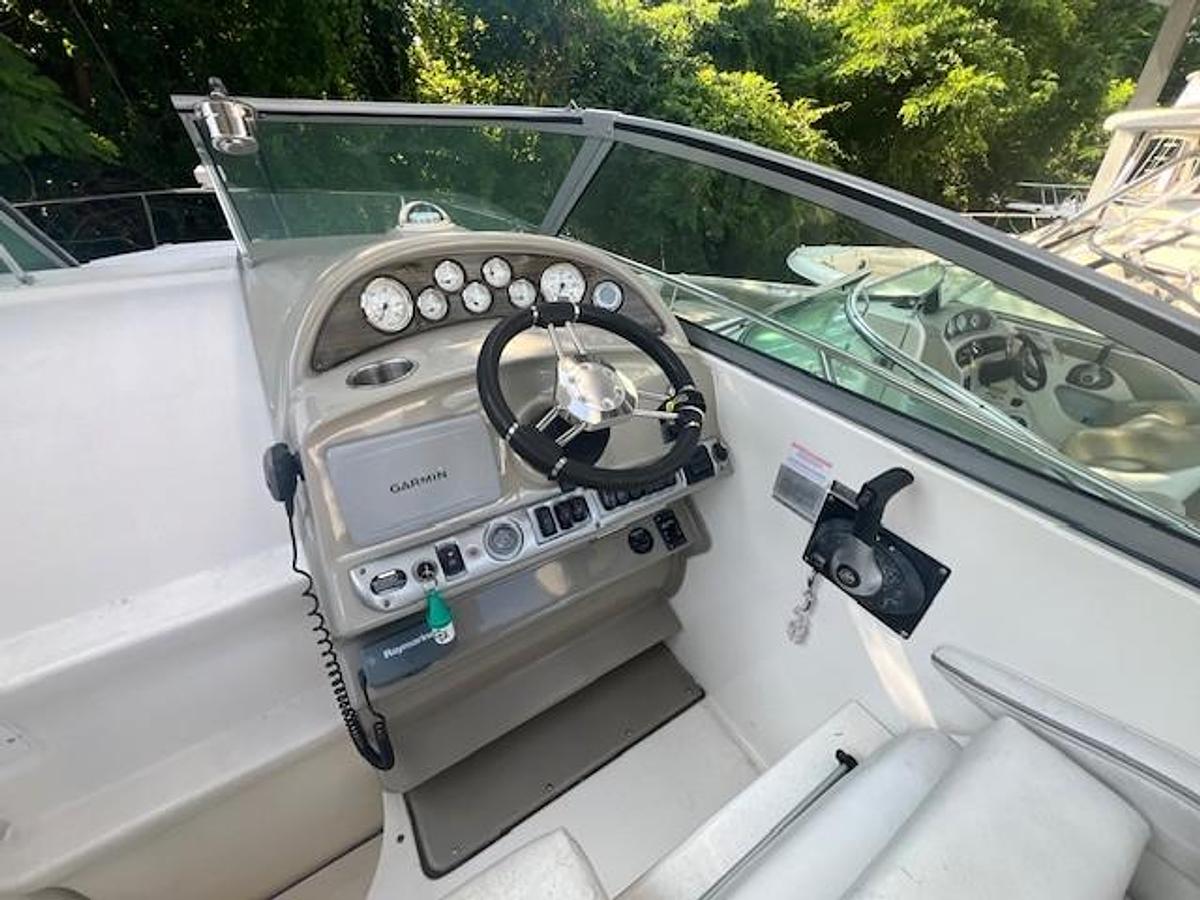 Used 2010 Larson 274 Cabrio