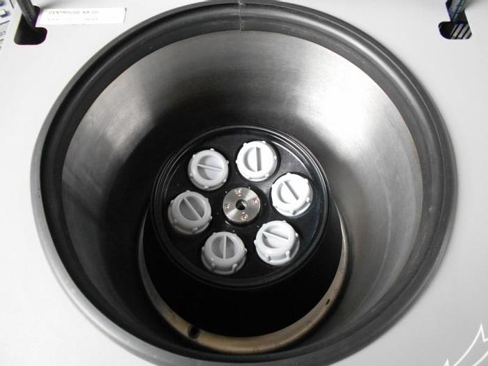 Used W 14372 D - Centrifuge JOUAN KR 22 i