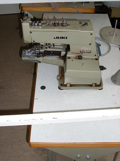 Gebraucht Knopfannähmaschine JUKI MB-373 2+4- Loch, Ösenknöpfe