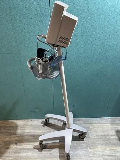 Used Datascope Mindray Accutorr V VITAL Patientenmonitor auf Trolley mit SpO2 fingersensor und Manschette