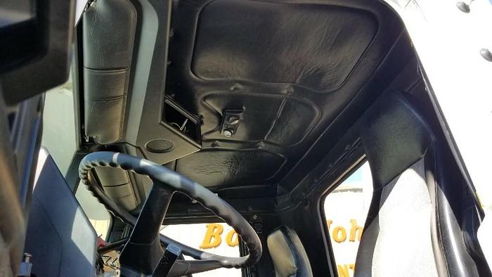 Used 2000 Freightliner FLD120