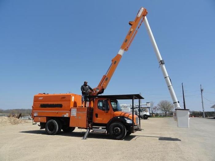 Used 2011 FREIGHTLINER BUSINESS CLASS M2 106
