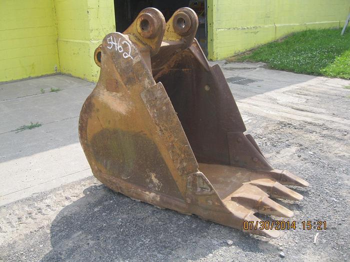 Used 32"/35" GP BUCKET, 4 TEETH, SIDE CUTTERS, 80mm PIN SIZE, 14" FACE SPREAD, 19"...