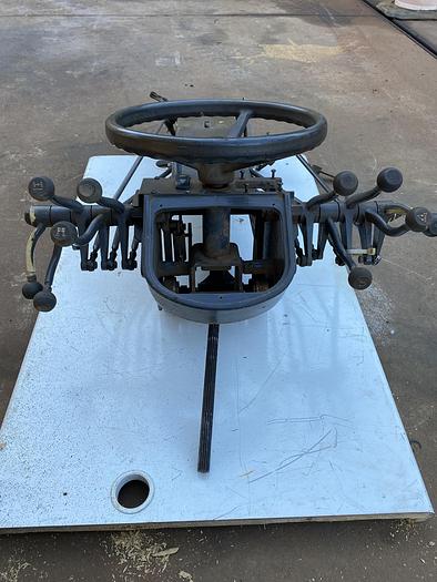 Usado Pedestal painel controle hidráulico motoniveladora Volvo G940