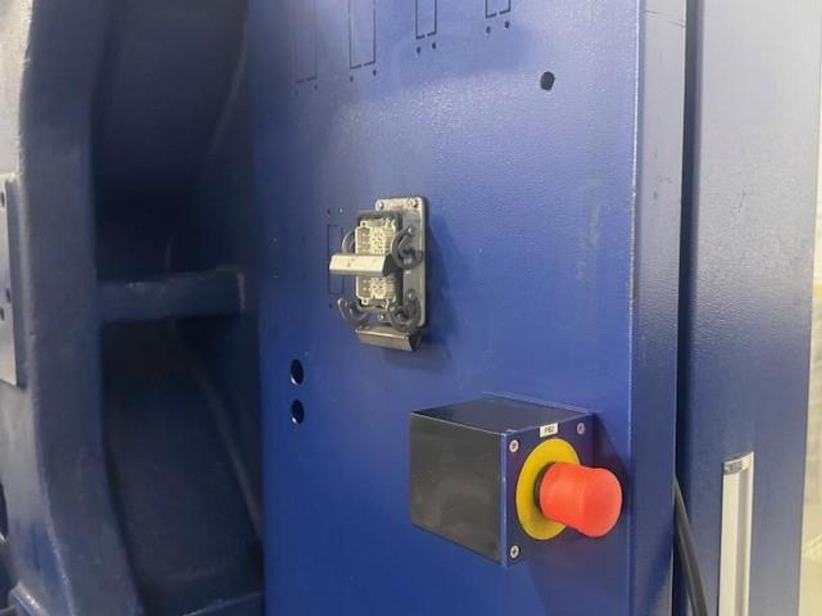 Used Haitian ZE3000 Injection Molding Machine
