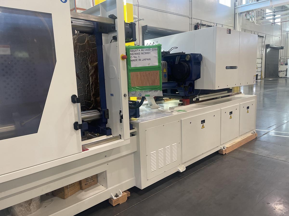 405 Ton, 39.73 oz Niigata MZ 3600/2250 Injection Molding Machine (2025)