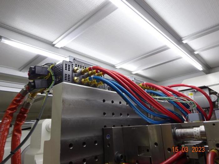 Used 449 Ton, 15.24 oz. Tiebarless Engel Injection Molding Machine