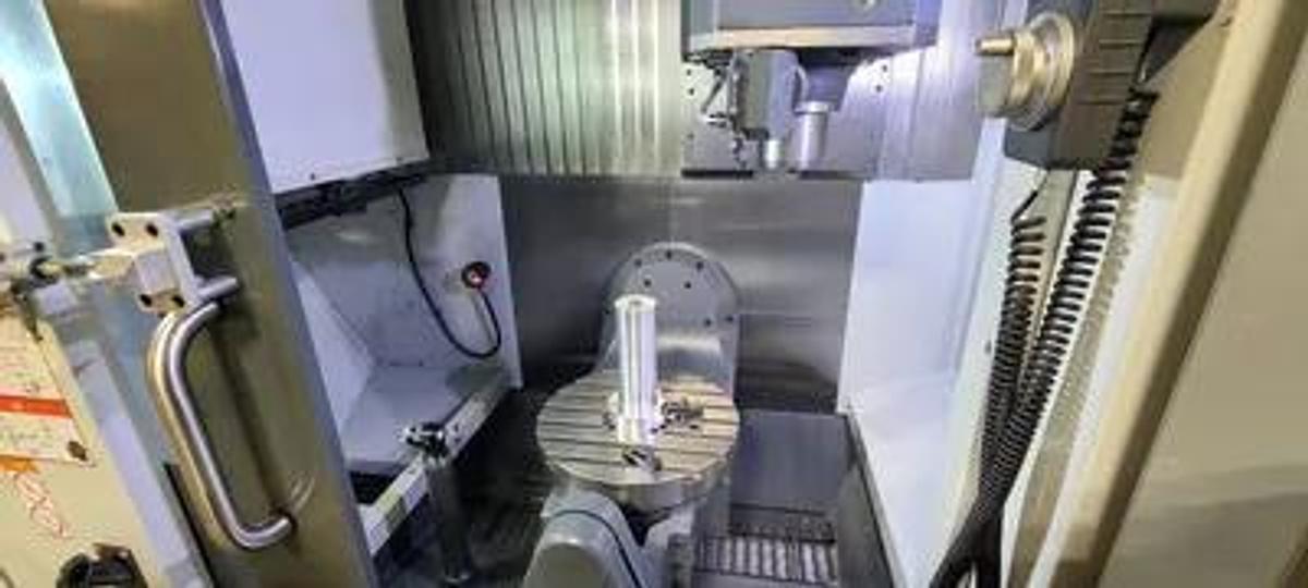 Used NOT READY - HAAS UMC-750 With FANUC M-20i D25 Robot Loading / Unloading system