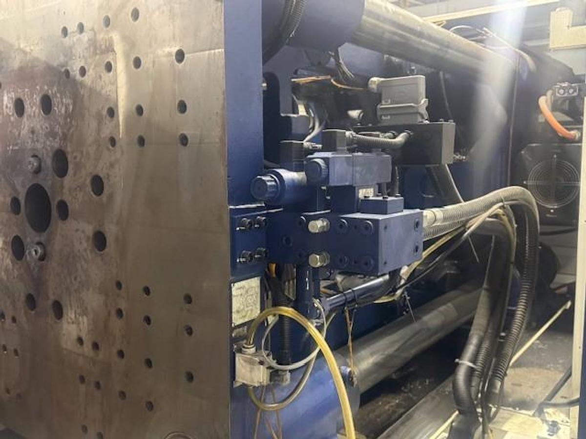 Used Haitian ZE3000 Injection Molding Machine