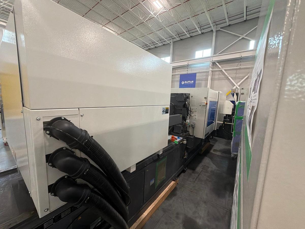 247 Ton, 16.51 Oz., Niigata MD245S8000-i10 Injection Molding Machine