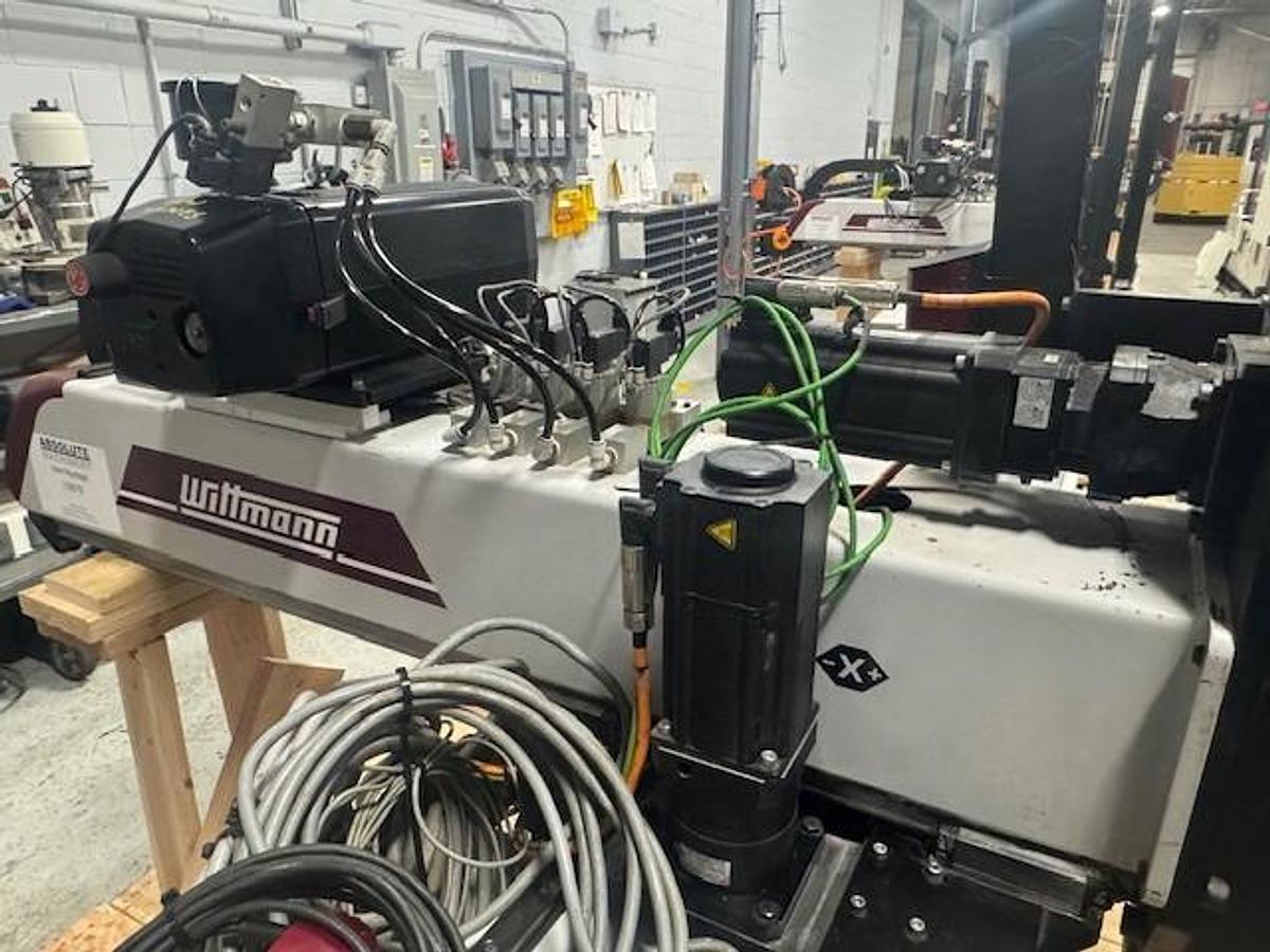 Used Wittmann W753 Robot (2008)
