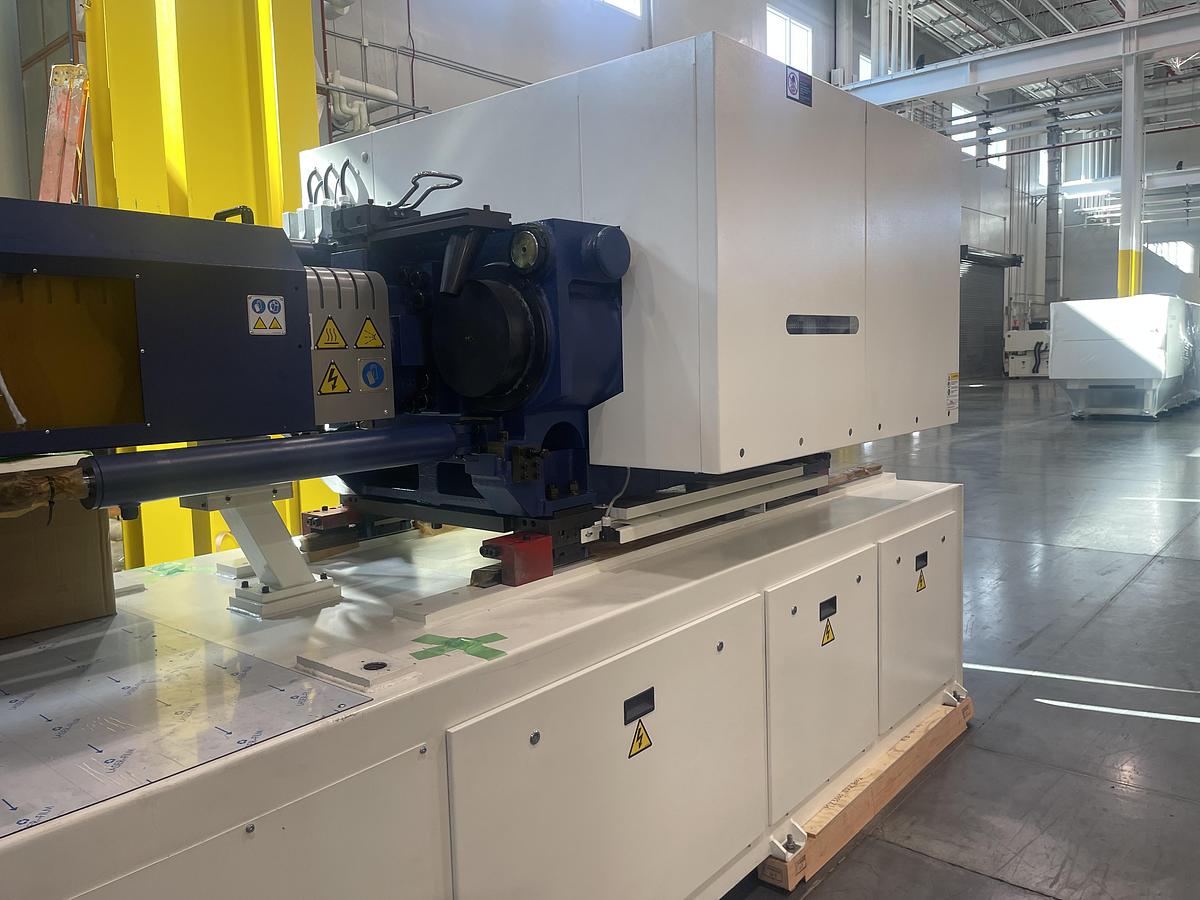 405 Ton, 39.73 oz Niigata MZ 3600/2250 Injection Molding Machine (2025)